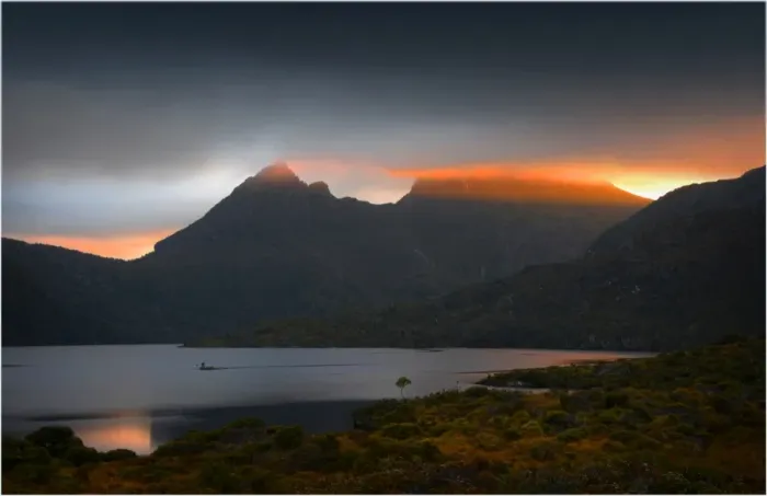 Framed Print : Dove lake, Cradle Mountain National Park, central Tasmanian highlands
