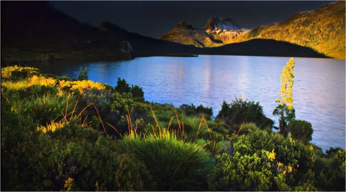 Framed Print : Dove lake, Cradle Mountain National Park, central Tasmanian highlands