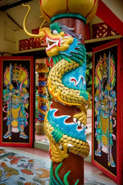Framed Print : A Dragon Carving on a Pillar in Wat Hainan Temple Nathon, Ko Samui District, Surat Thani, Thailand