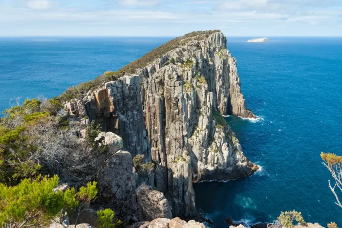 Framed Print : Dramatic cliffs at Cape Huay, Tasman Peninsula Framed Print : Dramatic cliffs at Cape Huay, Tasman Peninsula
