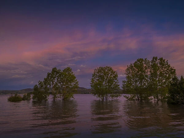 Dusk colours on lake Jindabyne, Snowy Mountains, southern New South Wales