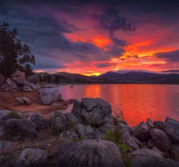 Dusk colours light up the sky at lake Jindabyne, Alpine High Country, Southern NSW