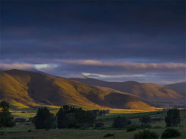 A dusk glowing softly near Kingston, New Zealand South Island