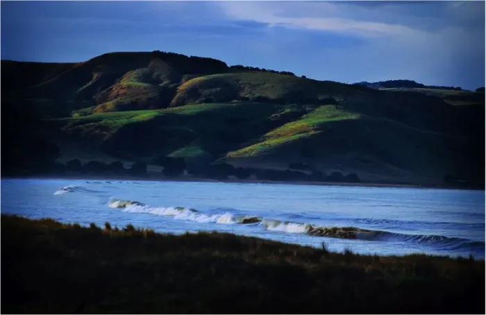 Framed Print : Dusk light sweeps across the ocean at Apollo Bay, Victoria Framed Print : Dusk light sweeps across the ocean at Apollo Bay, Victoria