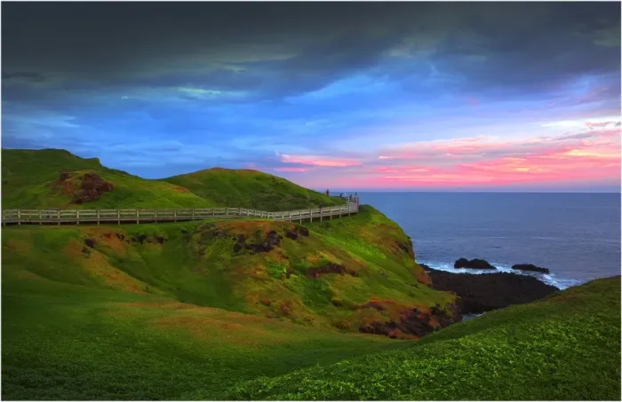 Framed Print : Dusk near the Nobbies, a steep cliff and rugged coastal area on Phillip Island where a large colony of Silver gulls breed