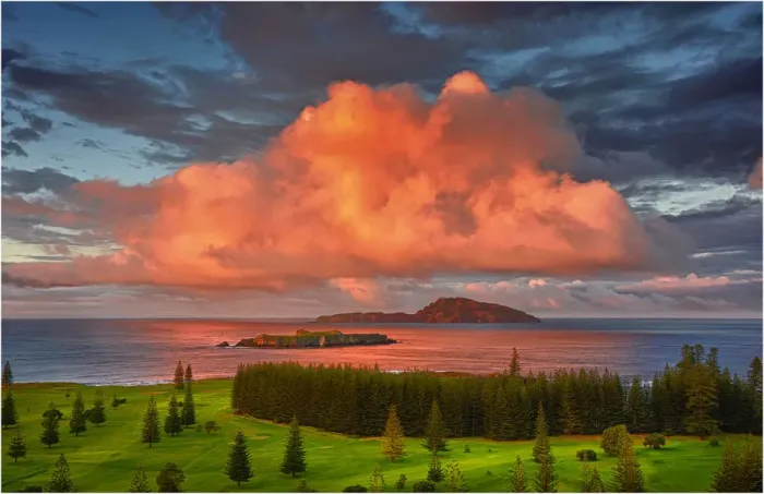 Framed Print : First light hits the coastal clouds and turns them a vivid pink at Slaughter bay, Norfolk Island