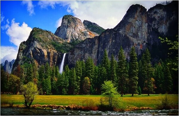 Gates of Heaven, Merced River, Yosemite national park, California