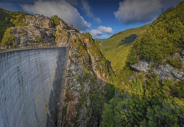 Gordon River Dam, the highest built concrete dam in Australia, situated in south west Tasmania