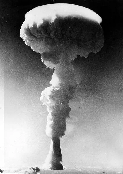 H Bomb. 15th May 1957: A mushroom cloud rises over the Pacific Ocean following