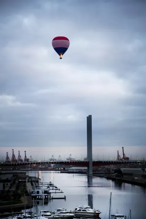 Framed Print : Hot air ballooning over the Yarra River Melbourne Framed Print : Hot air ballooning over the Yarra River Melbourne