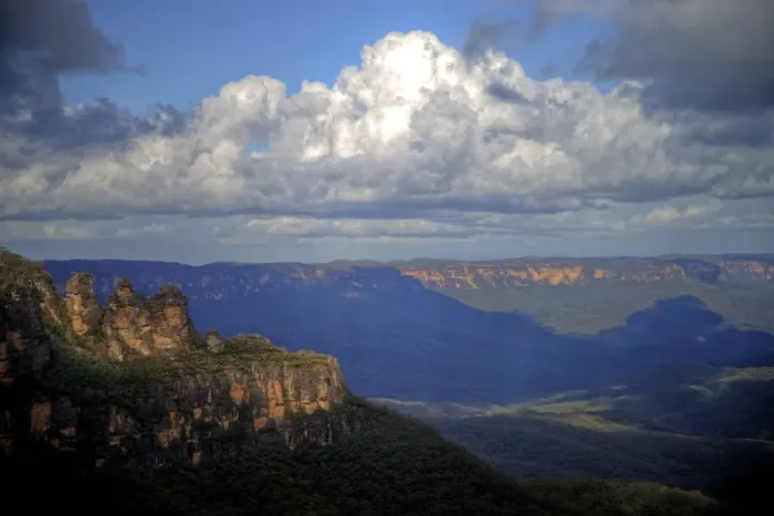 Framed Print : Iconic 3 Sisters and Jamison Valley