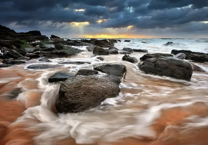 Framed Print : Interesting rock formation and waves at Turimetta beach, Sydney Framed Print : Interesting rock formation and waves at Turimetta beach, Sydney