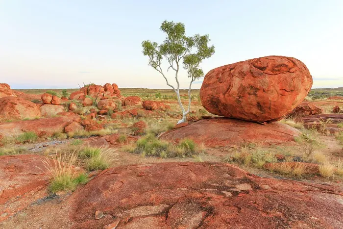 Framed Print : Karlu Karlu  /  Devils Marbles Conservation Reserve. Northern Territory. Australia
