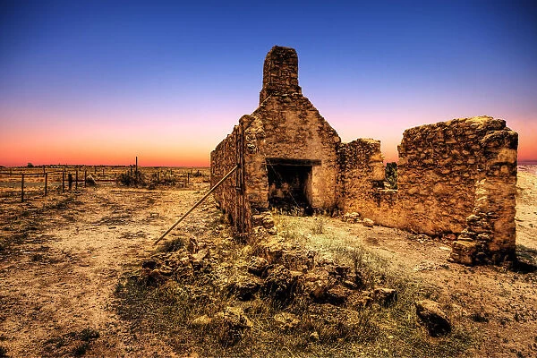 Lake Bonney hotel ruins, South Australia