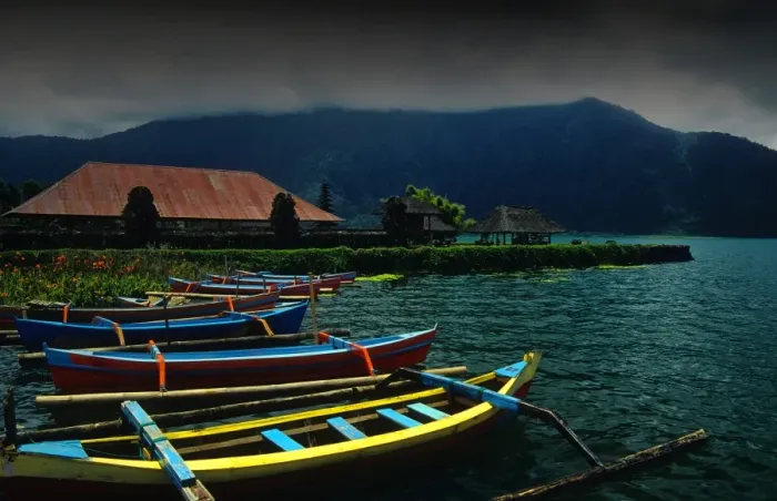 Framed Print : Lake Bratan, in the mountainous region on the island of Bali, Indonesia