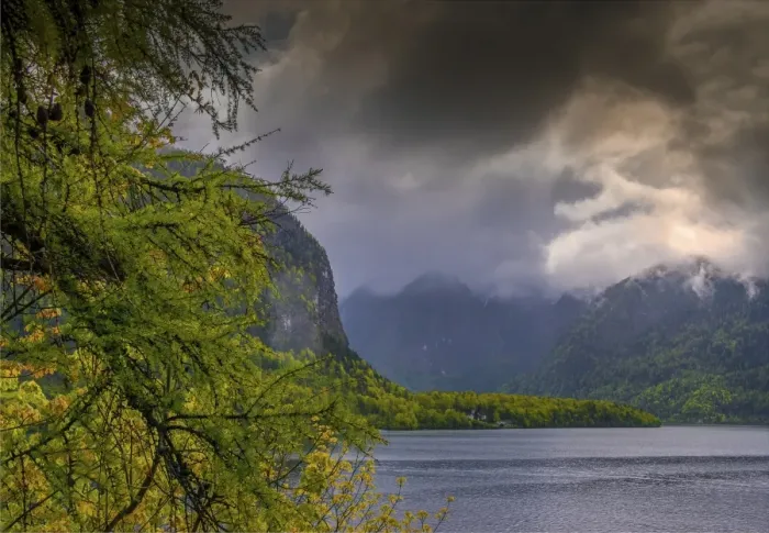 Framed Print : Lake Hallstatt, in the mountainous region of Salzkammergut, Austria