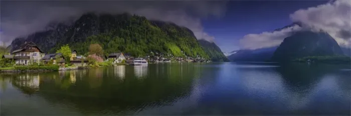 Framed Print : Lake Hallstatt and views of the beautiful historic village, in the mountainous region of Salzkammergut, Austria