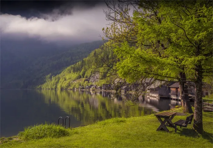 Framed Print : Lake Hallstatt and views of the beautiful historic village, in the mountainous region of Salzkammergut, Austria