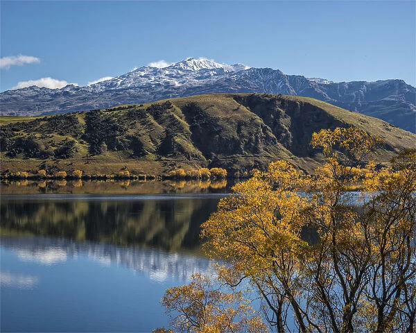 Lake Hayes in the Autumn on the South Island of New Zealand