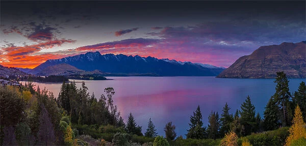 Lake Wakatipu sunset colours, South Island, New Zealand