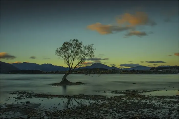 Framed Print : Lake Wanaka at dusk, South Island, New Zealand