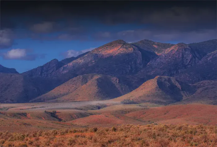 Framed Print : Late afternoon light sweeps across the Flinders Ranges national park, South Australia