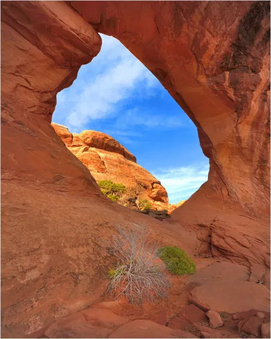 Framed Print : Looking through Double O Arch in the Arches National Park, Utah Framed Print : Looking through Double O Arch in the Arches National Park, Utah
