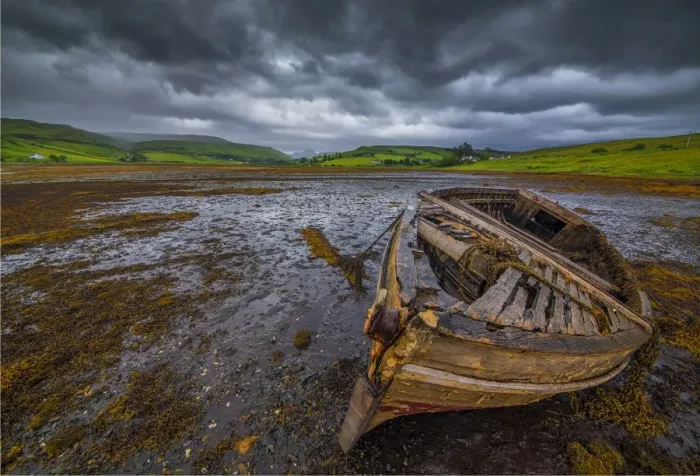 Framed Print : Low tide and abandoned old boat, Isle of Skye, Scotland, United Kingdom