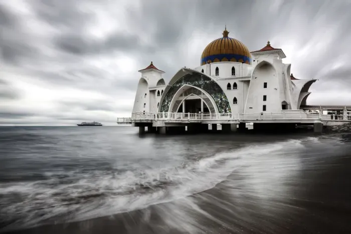 Framed Print : Malacca Straits Mosque (Masjid Selat Melaka), Malaysia