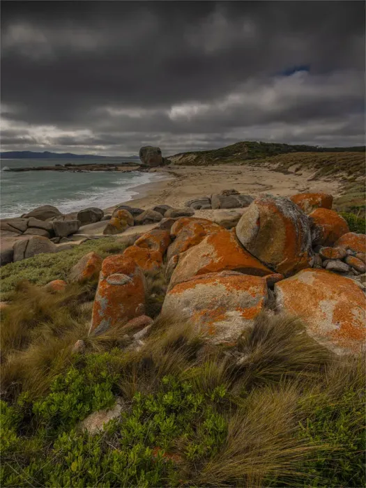 Framed Print : Marshall bay and views of Castle rock, western coastline of Flinders Island, Bass Strait, Tasmania