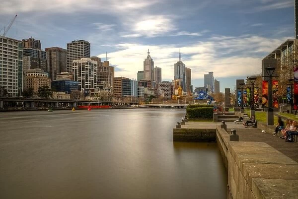Melbourne Yarra river and city skyline
