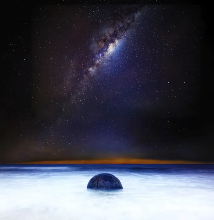 Framed Print : Milky way over Moeraki Boulders Framed Print : Milky way over Moeraki Boulders