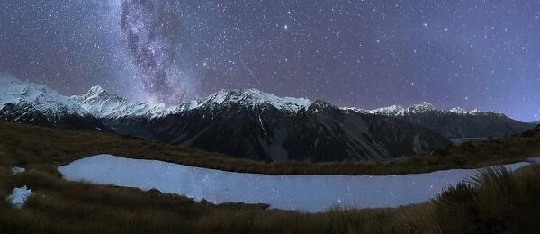 Milkyway and stars above the skies of mount cook