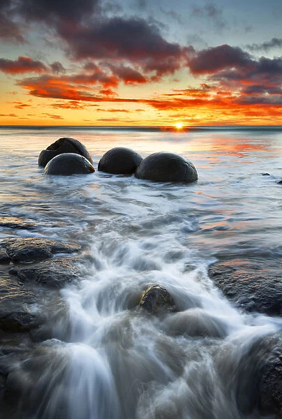 Moeraki boulders at sunrise