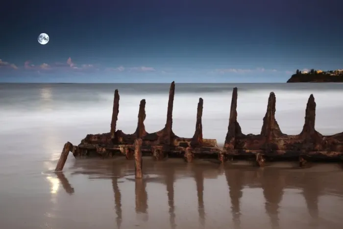 Framed Print : Moonrise over the wreck