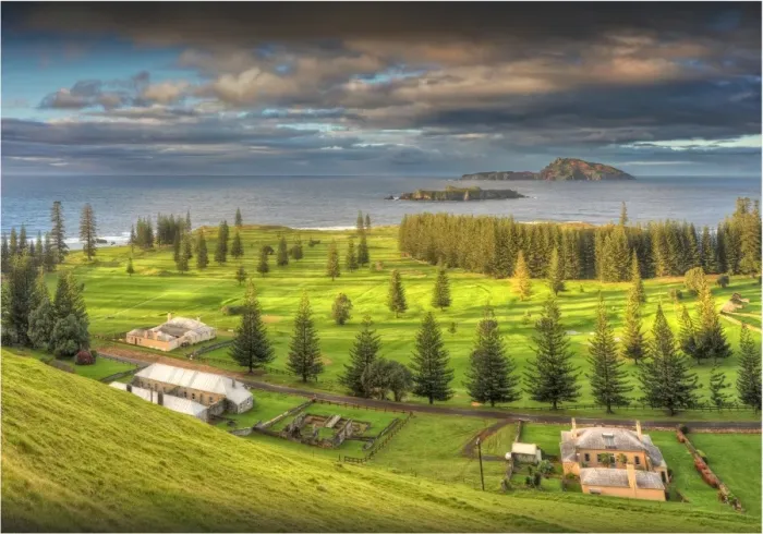 Framed Print : Morning light over the Kingston Gold course
