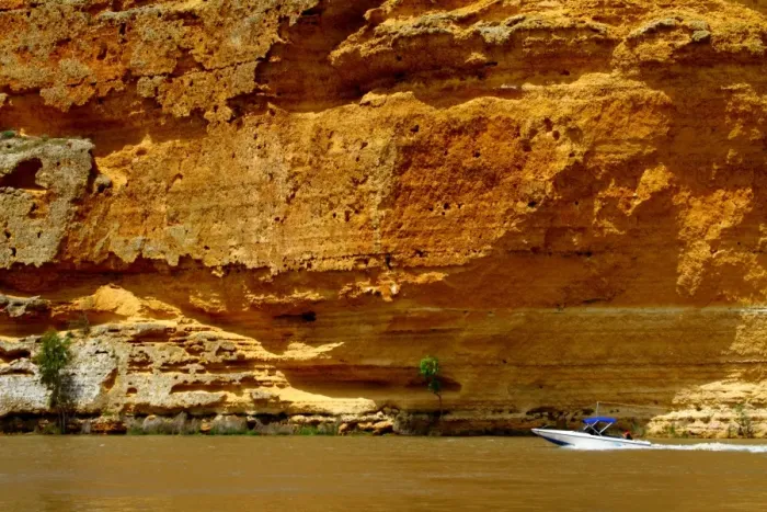 Framed Print : Murray river cliffs