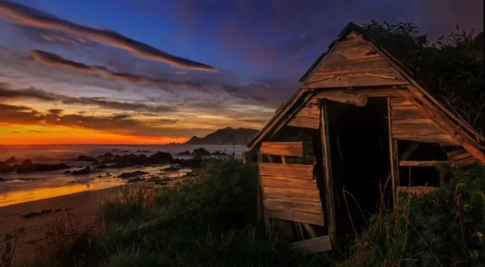 Framed Print : Nugget Point abandoned beach shack sunrise