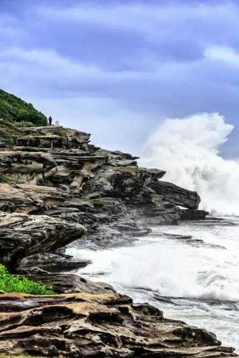 Framed Print : Ocean waves near Bondi Beach, Sydney Framed Print : Ocean waves near Bondi Beach, Sydney