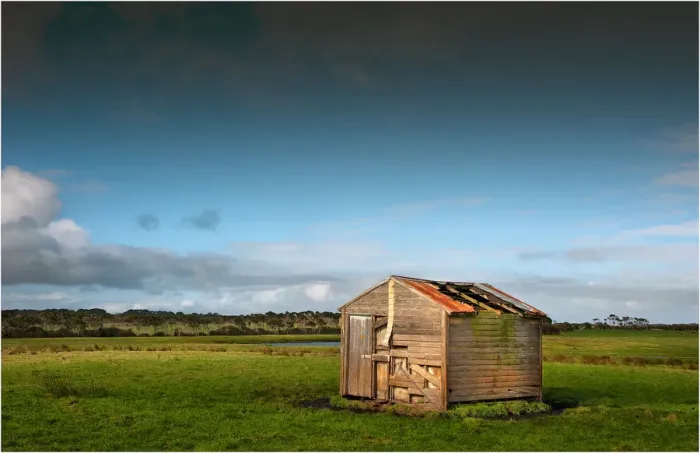 Framed Print : Old and abandoned farm hut in the rurals of King Island, Bass Strait, Tasmania, Australia