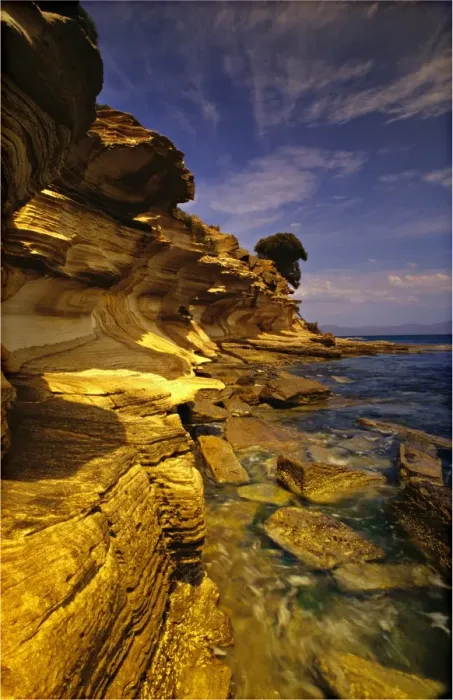 Framed Print : Painted cliffs, Maria Island, on the Eastern coastline of the island state, Tasmania, Australia