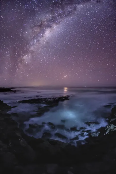 Framed Print : Planet Mars rising in the east, the Milky Way overhead and the night sky over the Southern Ocean. Eyre Peninsula. South Australia Framed Print : Planet Mars rising in the east, the Milky Way overhead and the night sky over the Southern Ocean. Eyre Peninsula. South Australia