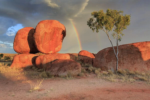 Rainbow over Karlu Karlu  /  Devils Marbles Conservation Reserve. Northern Territory. Australia