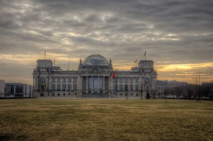Framed Print : The Reichstag on cloudy sunrise light