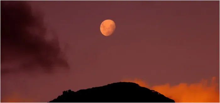 Framed Print : Rising moon over the Strzelecki range on Flinders Island, Bass Strait, Tasmania, Australia Framed Print : Rising moon over the Strzelecki range on Flinders Island, Bass Strait, Tasmania, Australia