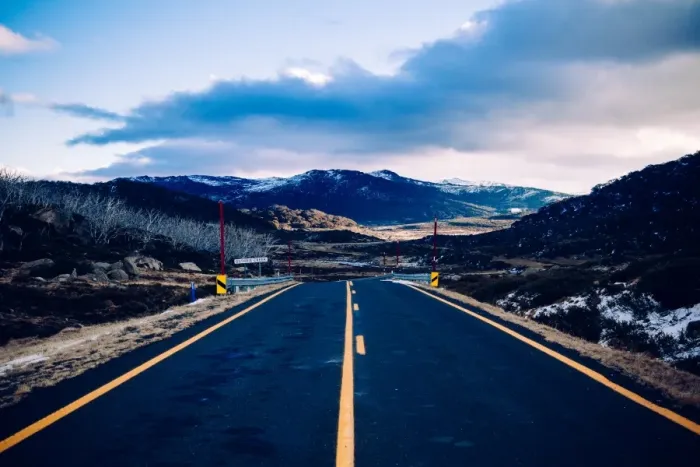Framed Print : Road to Charlotte Pass
