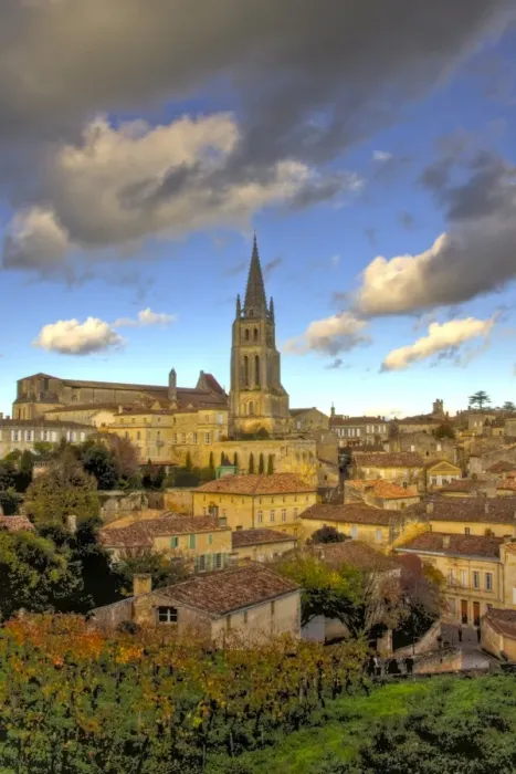 Framed Print : Saint-Emilion town view with Monolithic Church Framed Print : Saint-Emilion town view with Monolithic Church