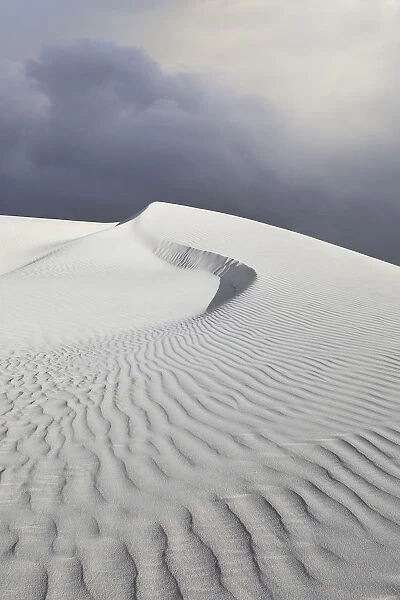 Sand dune. sand dunes curve