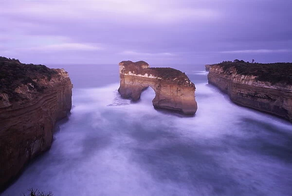 SANDSTONE ARCHWAY AT PORT CAMPBELL NP