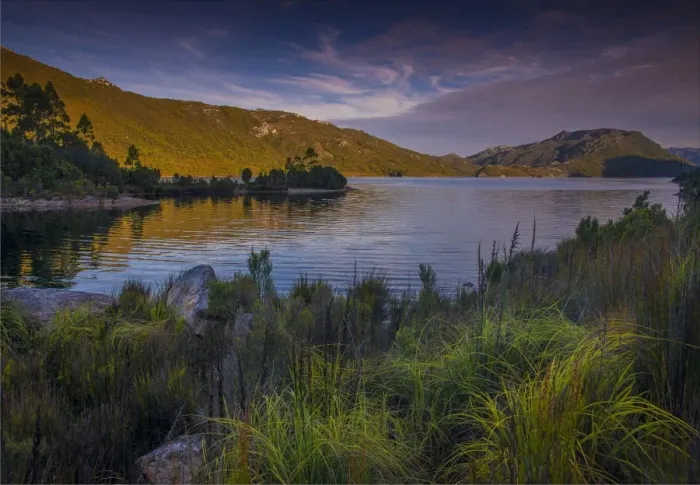 Framed Print : Scenic view of Lake Pedder in the south west wilderness of Tasmania, Australia